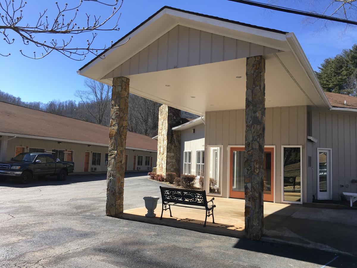 University Inn Cullowhee Exterior photo