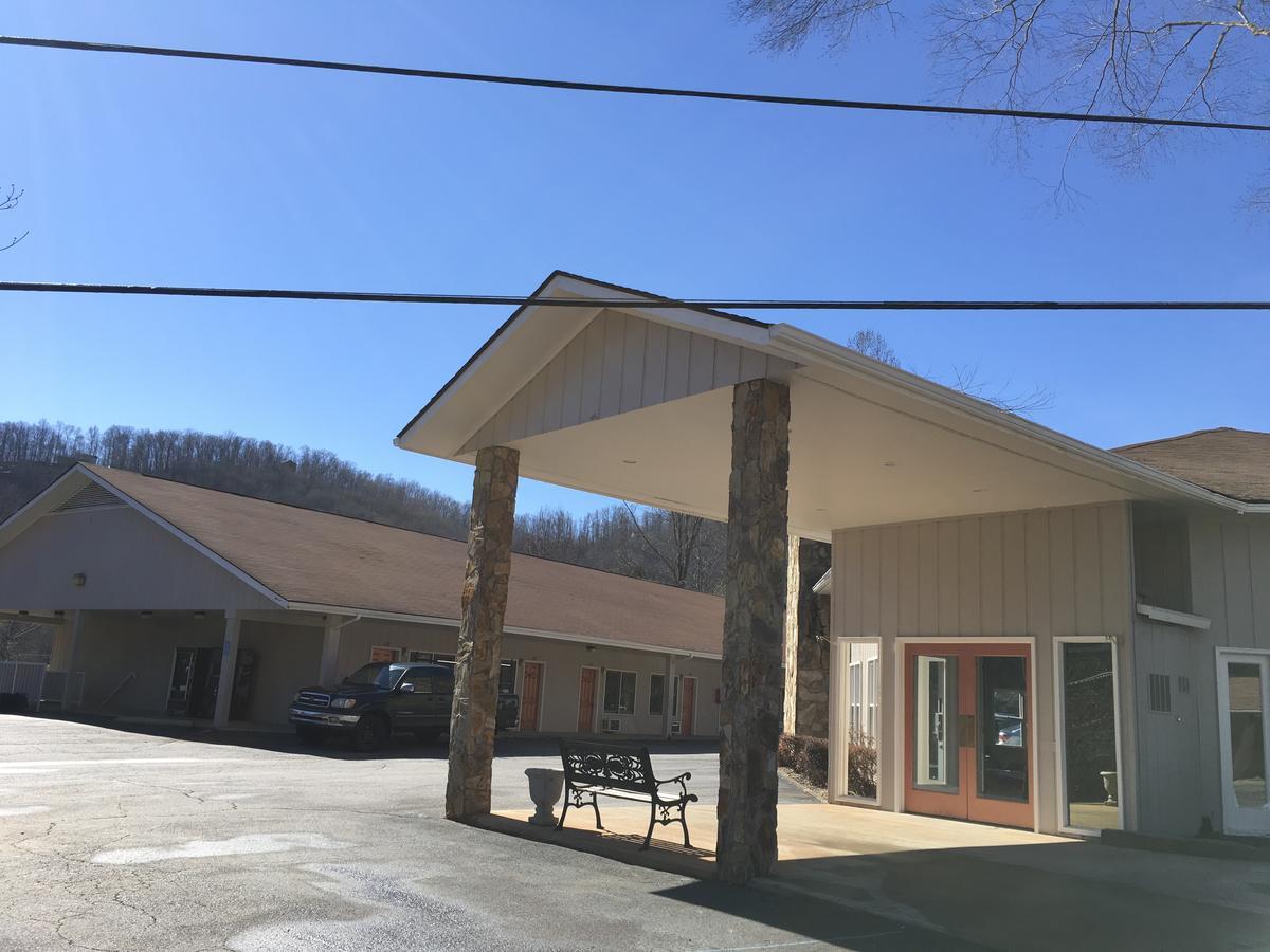 University Inn Cullowhee Exterior photo